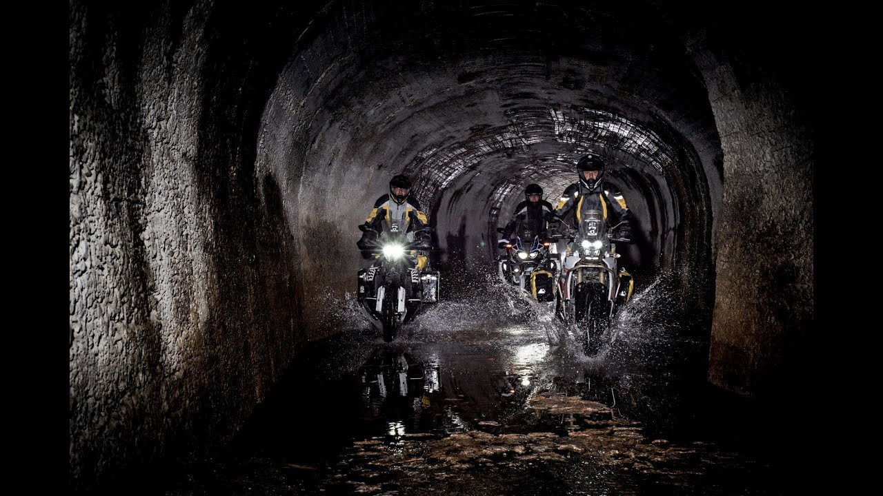 Yamaha Tenere 700, KTM 790 Adventure & Honda Africa Twin offroad auf Westalpenklassikern (with e...