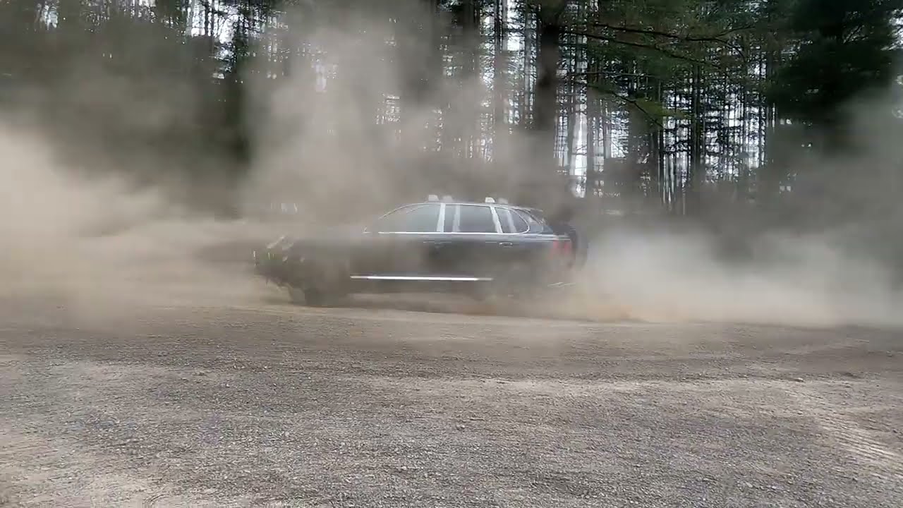 4K Porsche Cayenne offroad