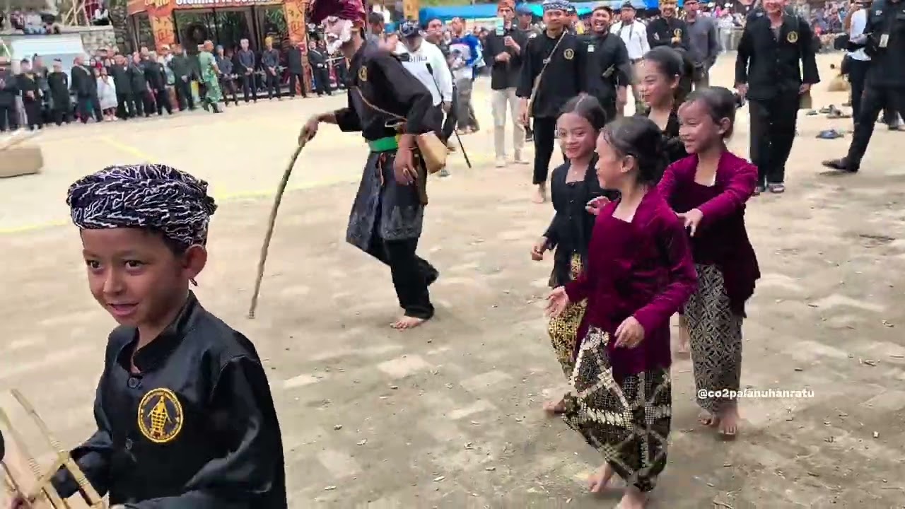 Hajatan di Kampung Adat Seren Taun Kasepuhan Sinarresmi 2025