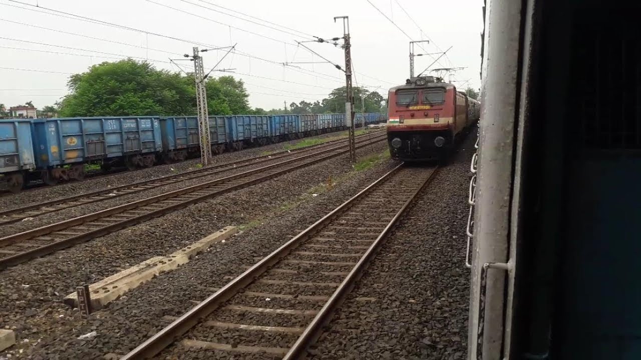 Parallel Action:Two Trains Races At High Speed!!