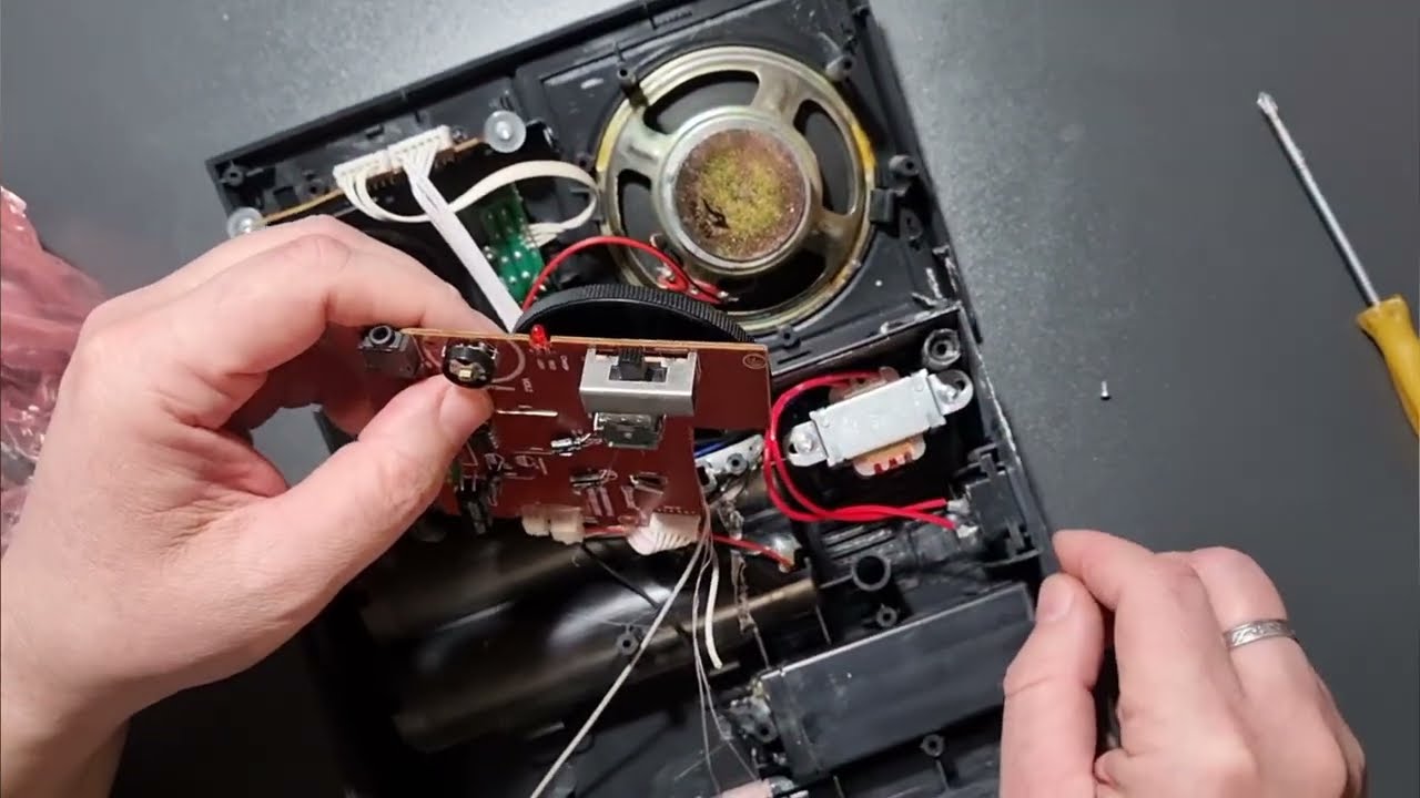 Ремонт радио GOLON RX-9922, радиоприемник не регулирует громкость.