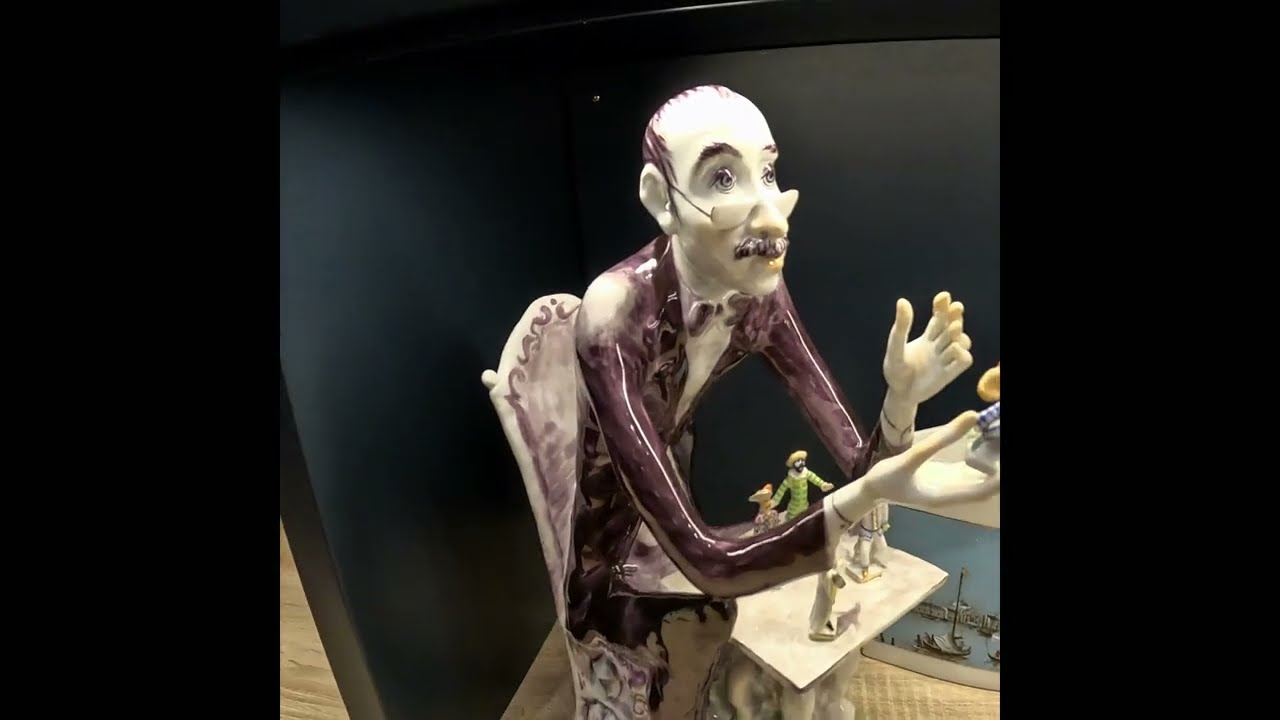 Porcelain figurines in the Meissen Museum shop   #mei&szlig;en Цены в магазине музея Майсен 