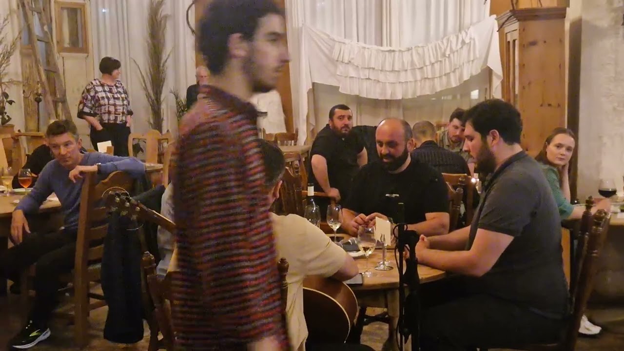 მარტოხელა, მარტოსულო ქალბატონო- რესტორანი 
