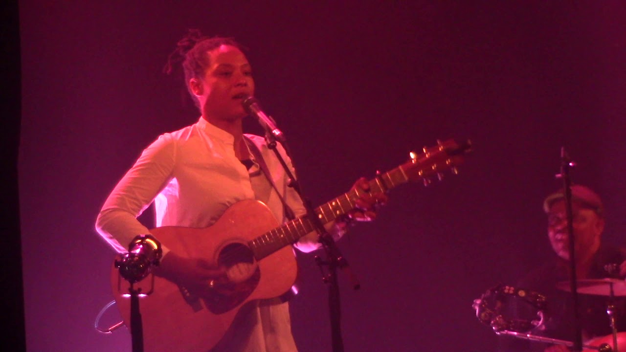 SARAH CARLIER LIVE FAUT QU'CA BOUGE 08/06/2019 'save my soul'