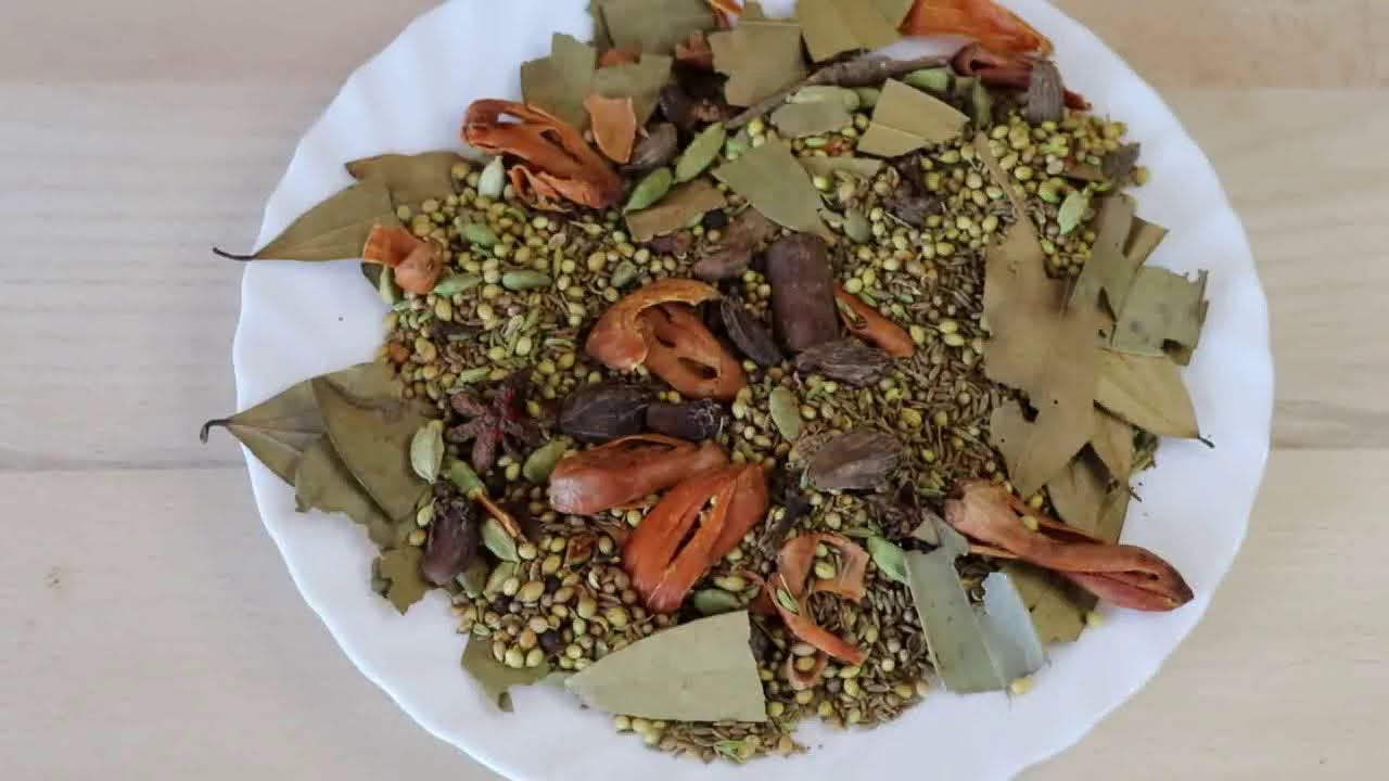 Przepis na domową Garam Masala - aromatyczną, indyjską przyprawę.