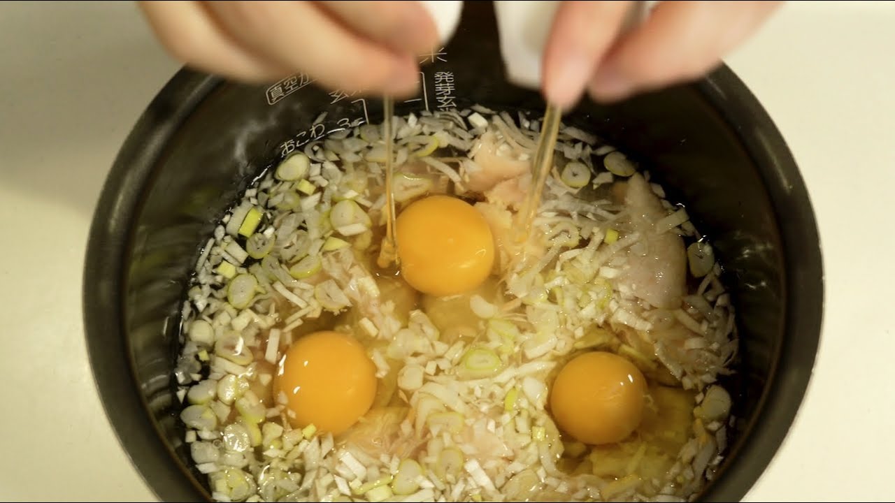 生鶏 生米 生卵 調味料ふたつ 炊き粥 Raw chicken, Raw rice, Raw egg, Two seasonings, Cooked porridge