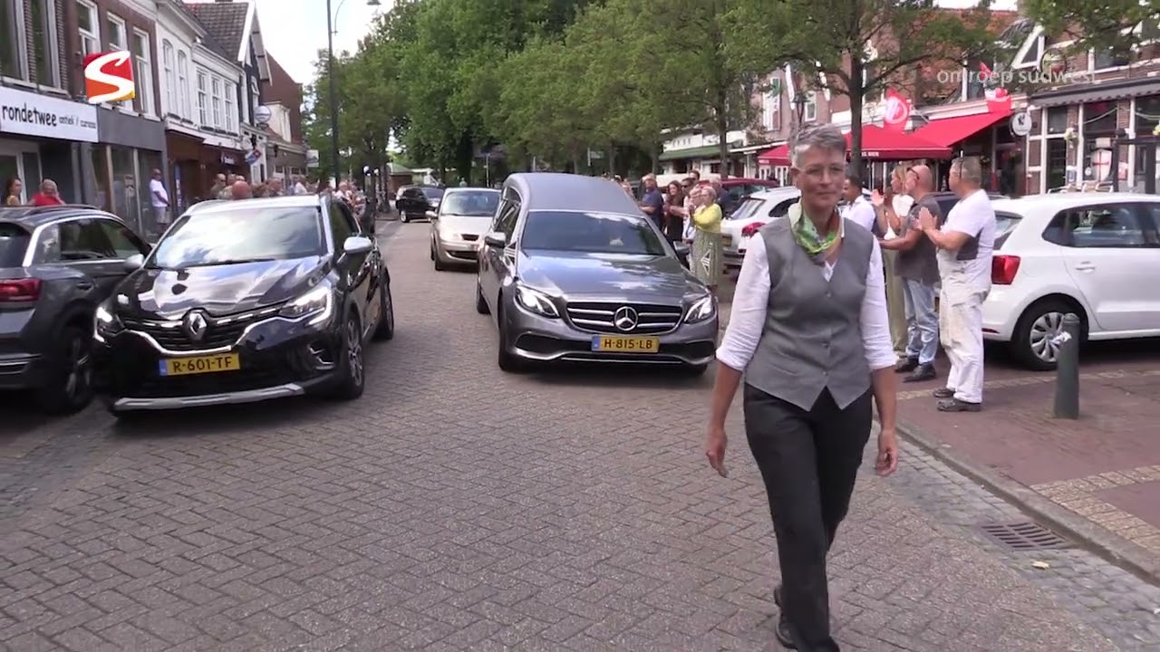 Bolsward neemt afscheid van geliefde kroegbaas Ruurd Stevens