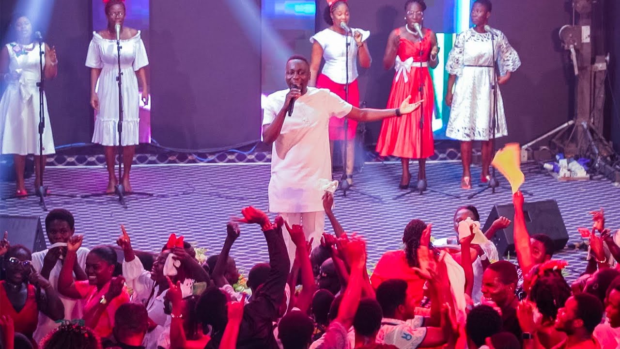 Hot Praises Session by Elder Arthur Festival at Festival of Praise