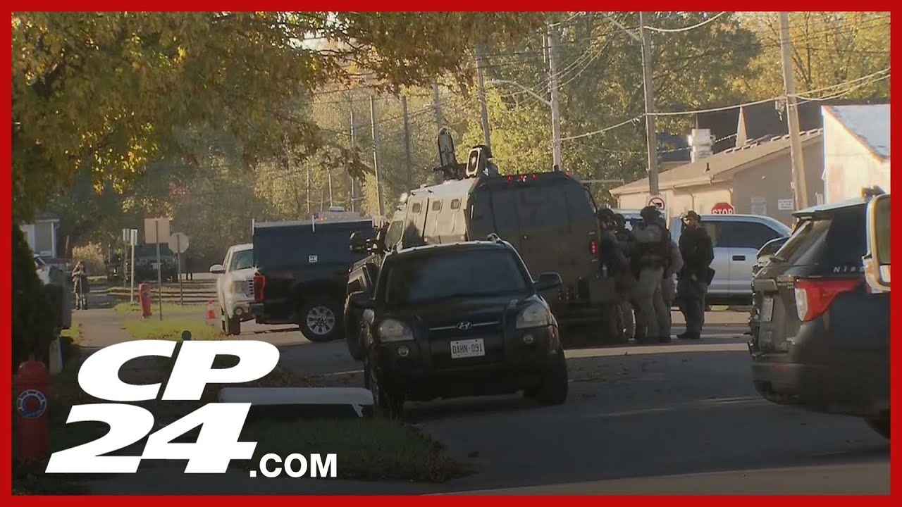 Расследование в Порт-Колборне продолжается: полиция ищет подозреваемого