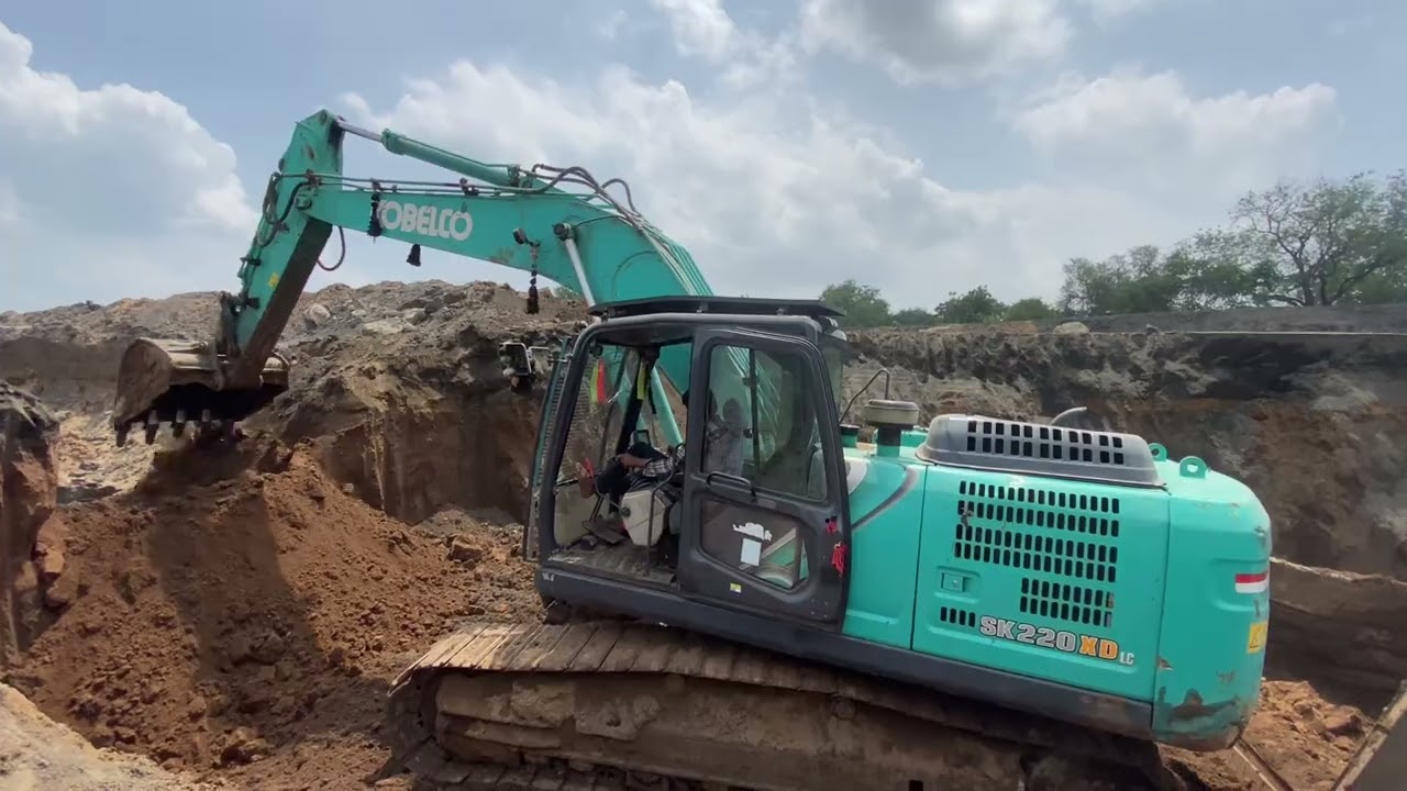 You Won't Believe The Power Of This Excavator! 🔥
