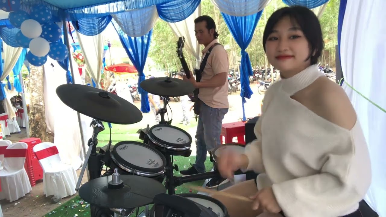 V&ugrave;ng Trời B&igrave;nh Y&ecirc;n (Remix) - Giọng Ca Nữ | Ni Ni Drum Cover