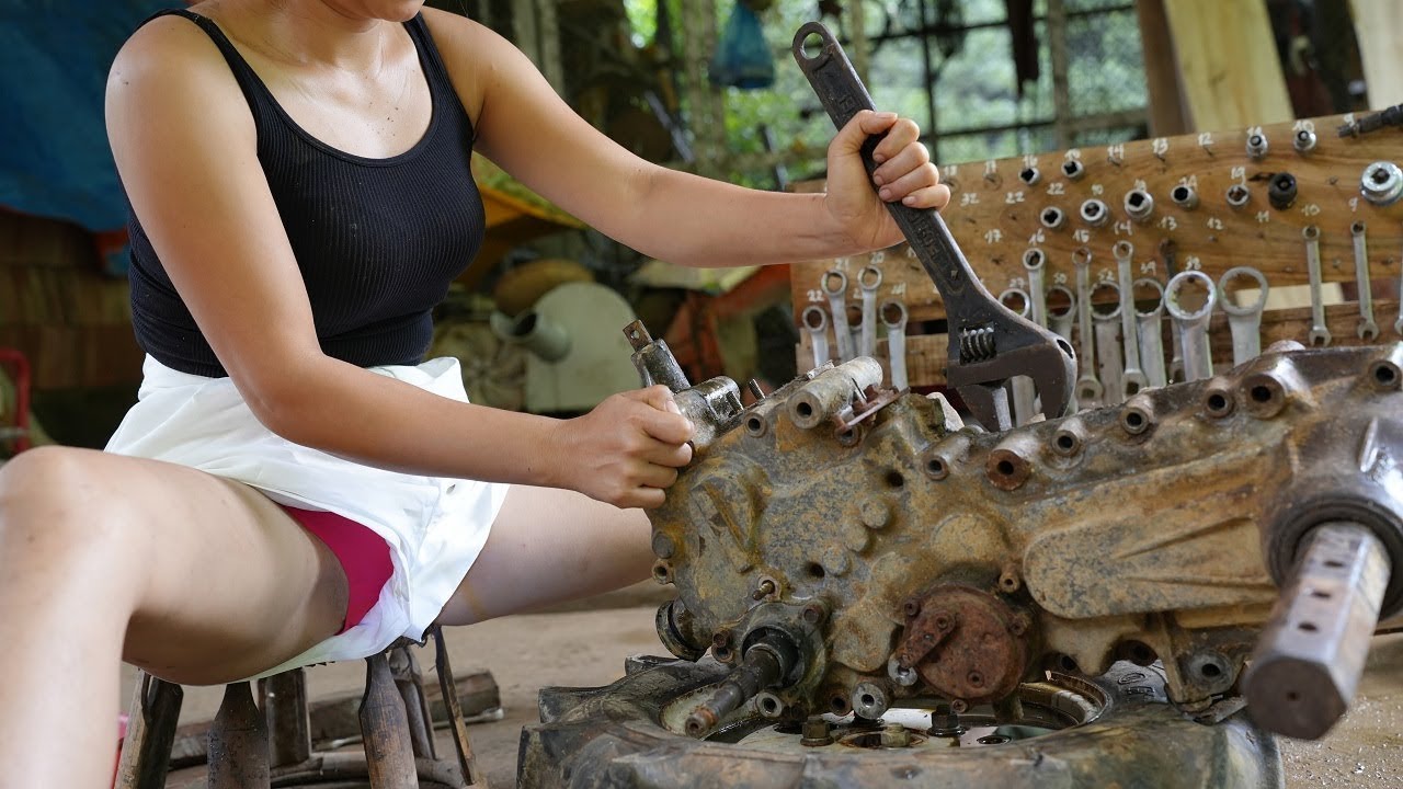 Genius Girl Repair - Old Moped Full Restoration (Mobylette Motobecane) 1969 Model - 2 Stroke