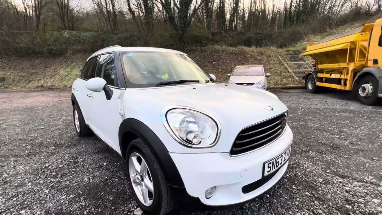 The Minj that grew big. 2013 Mini Countryman 1.6 One. Is it any good? Brief review of features & car