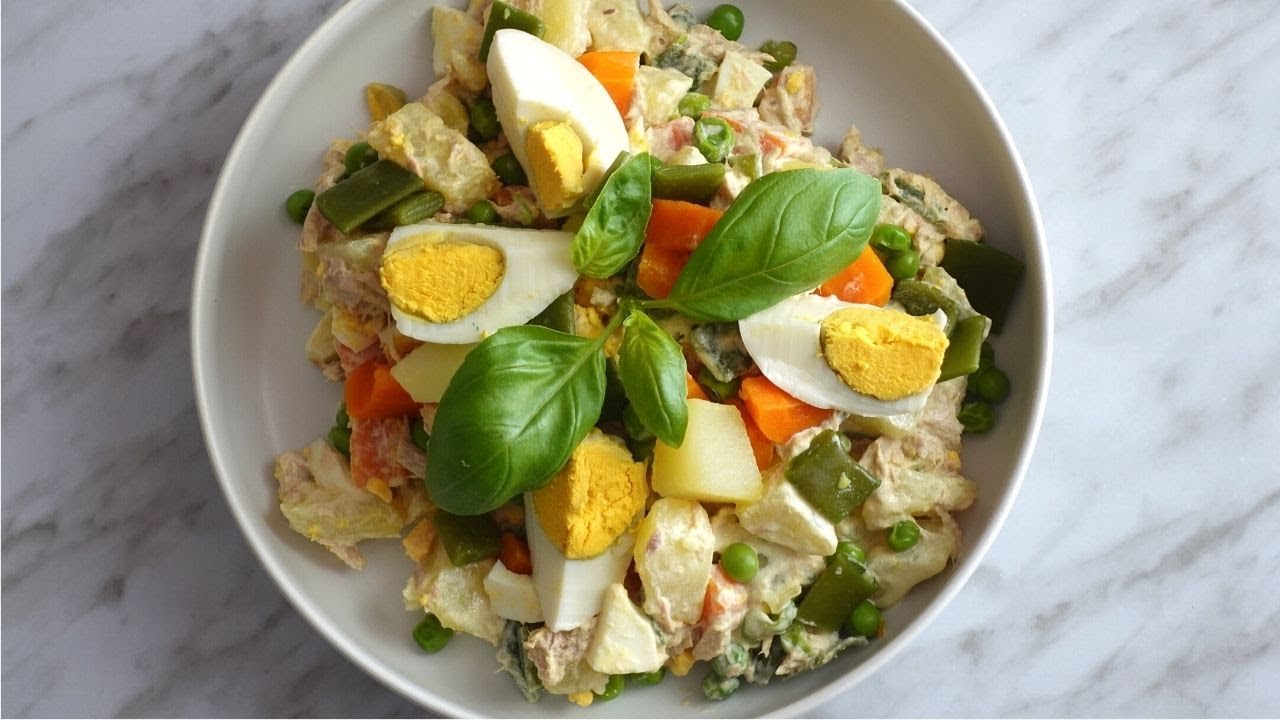 Salada Russa de Atum com Molho de Iogurte
