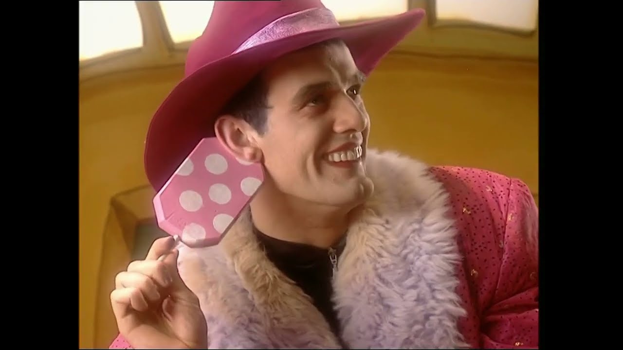 Glanni Gl&aelig;pur &iacute; Latab&aelig; (1080p50) | LazyTown (Latib&aelig;r)