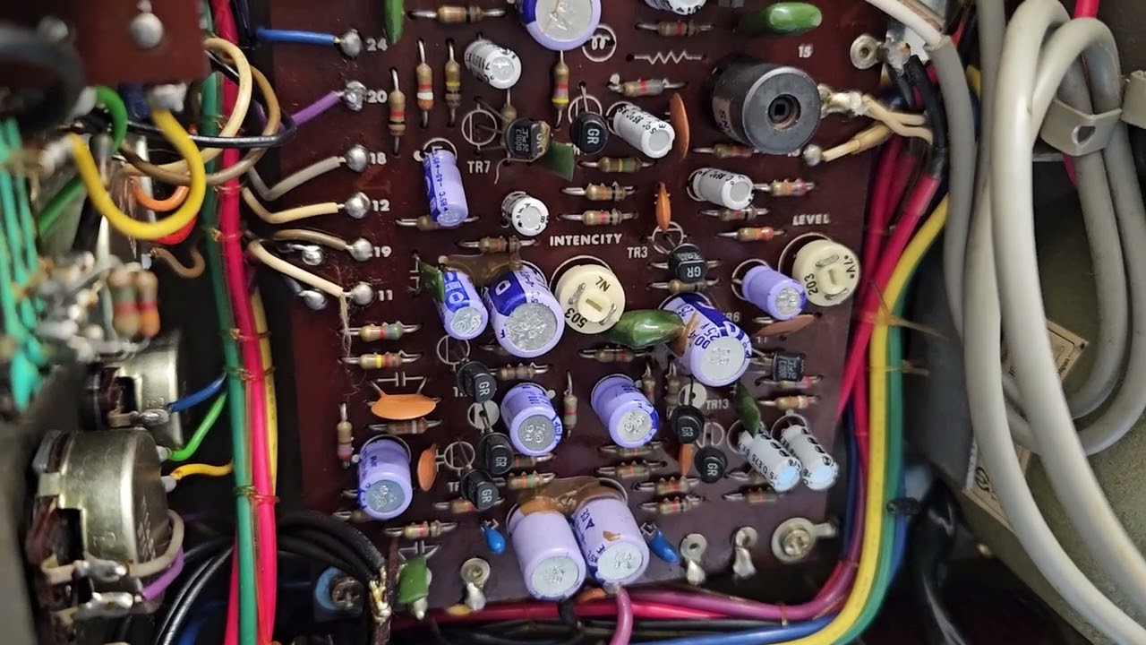 Roland RE-201: громкий треск и отсутствие эха.
