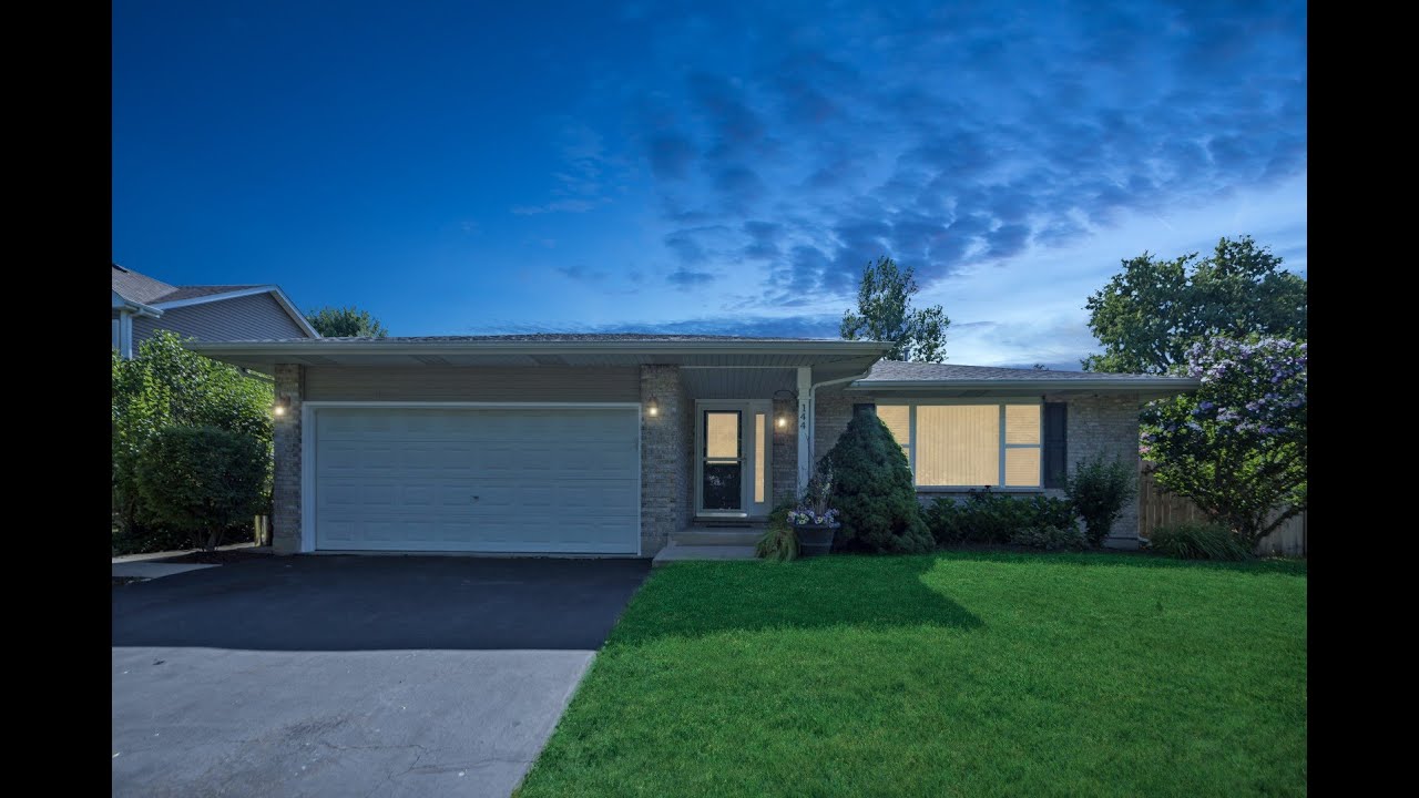 Carlos Chuck Robles|144 Chestnut Lane|Bolingbrook, IL|ColdwellBankerHomes.com