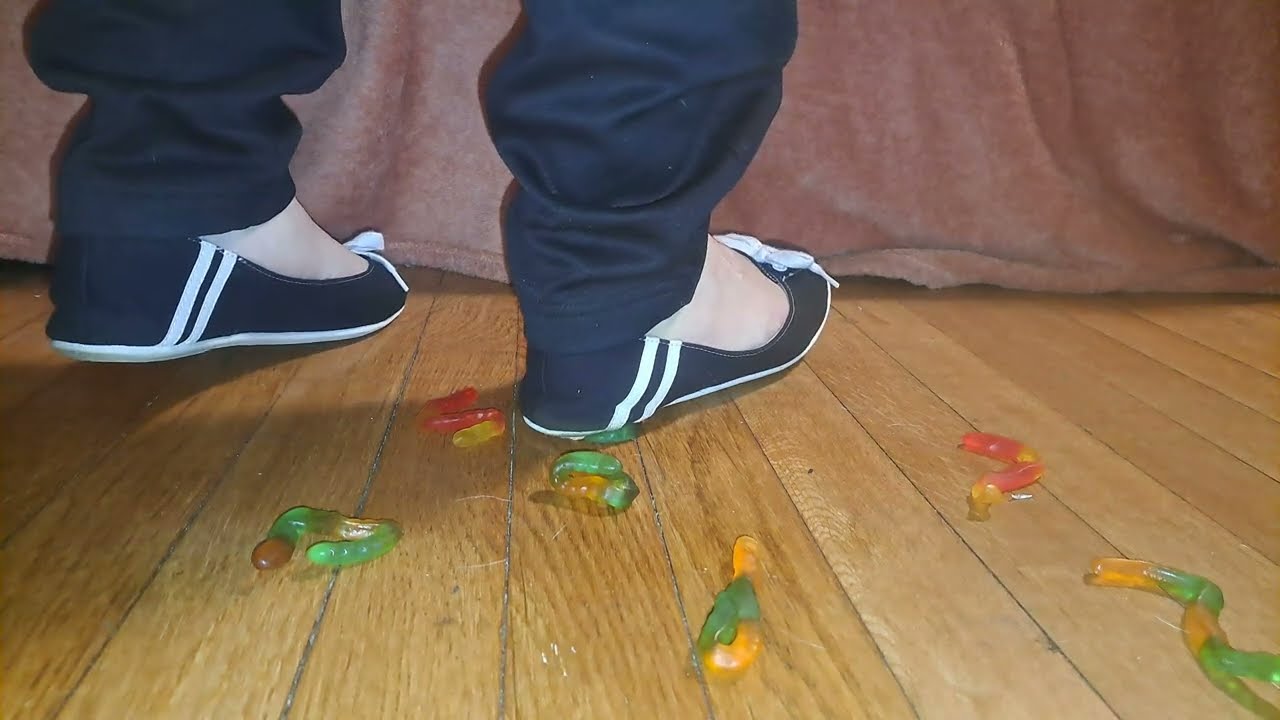 ASMR gummy crush