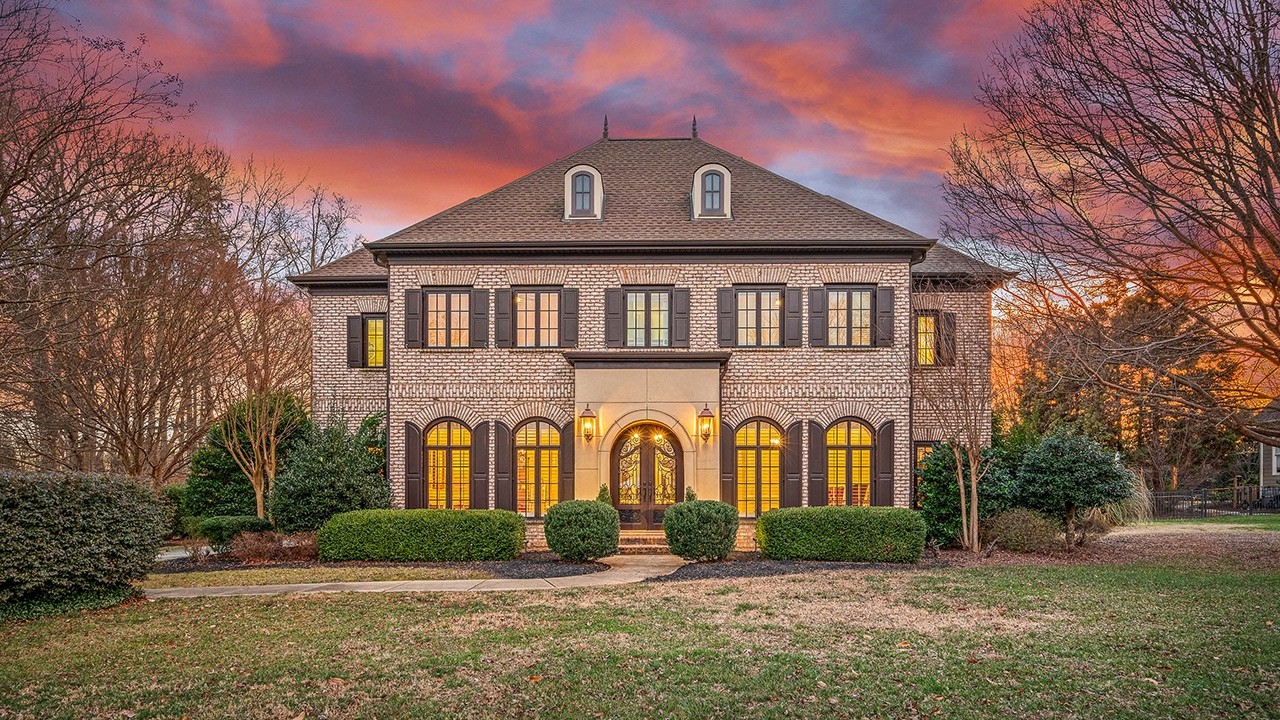 $2.1M | Tour 123 Cape Cod Way in Mooresville | Lake Norman NC