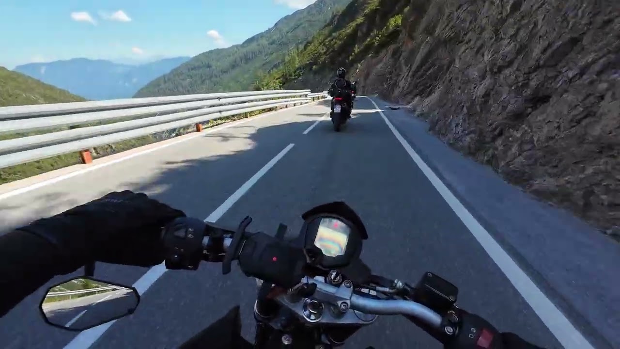 Hahntennjoch - KTM Duke 125  chases VOGE DS900x and Suzuki V-Strom 800 ;)