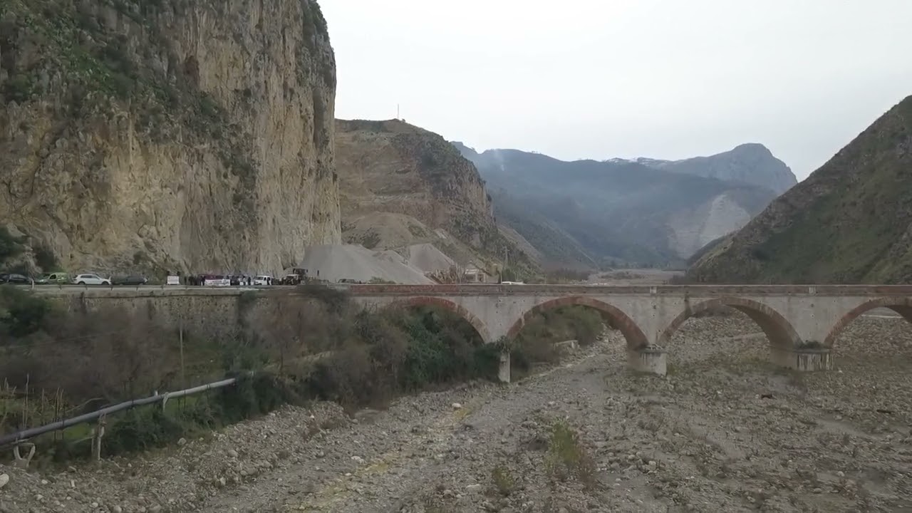 Alcara Li Fusi: il paur per la strada che collega il contro abitato alla statale 113