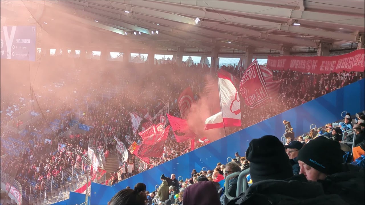 Karlsruher SC - Fortuna Düsseldorf : (33) Pyro - Fortuna - Fans 2025/2026 B2