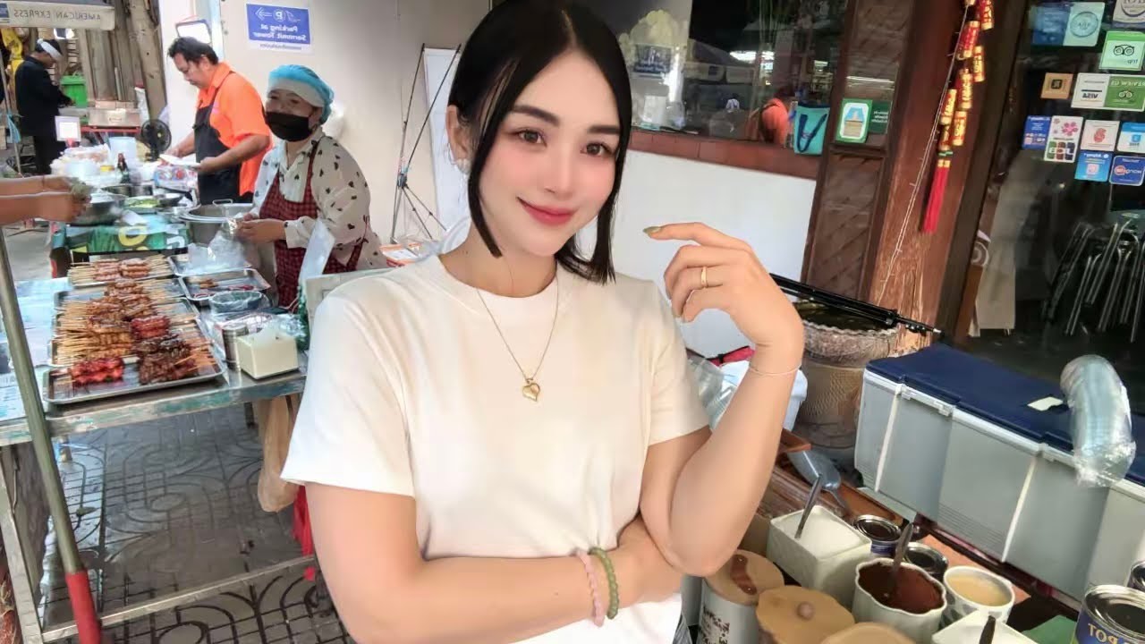 LIVE Street Café - Welcome Family 🤗 Ploysai Coffee Lady in Bangkok Thailand - Thai Street Food