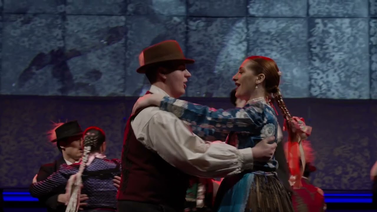 „Csengess éjünkön át, s csillantsd elénk a reményt.” ✨