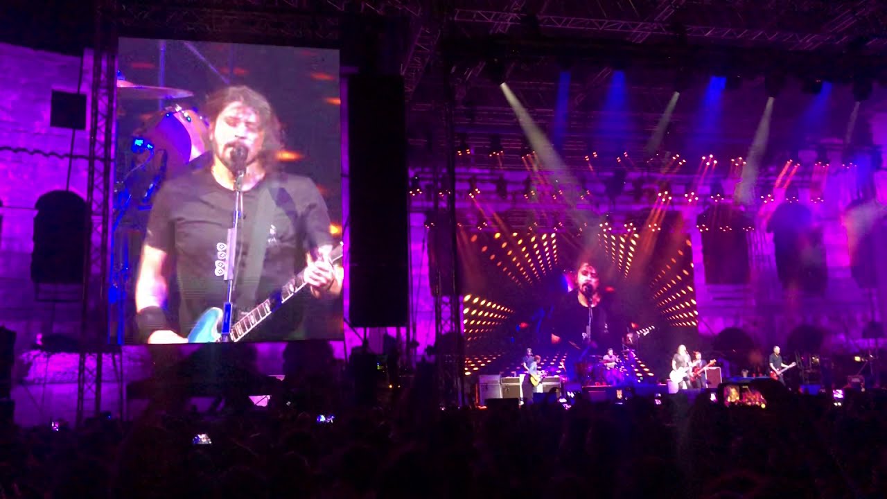 Foo Fighters - Fan plays drums and 