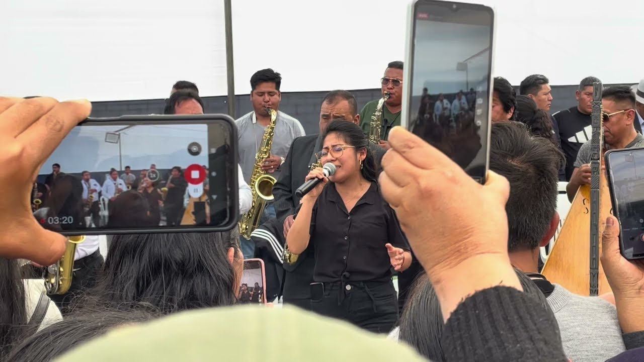 Laura Galarza rinde homenaje a los integrantes de la orquesta 