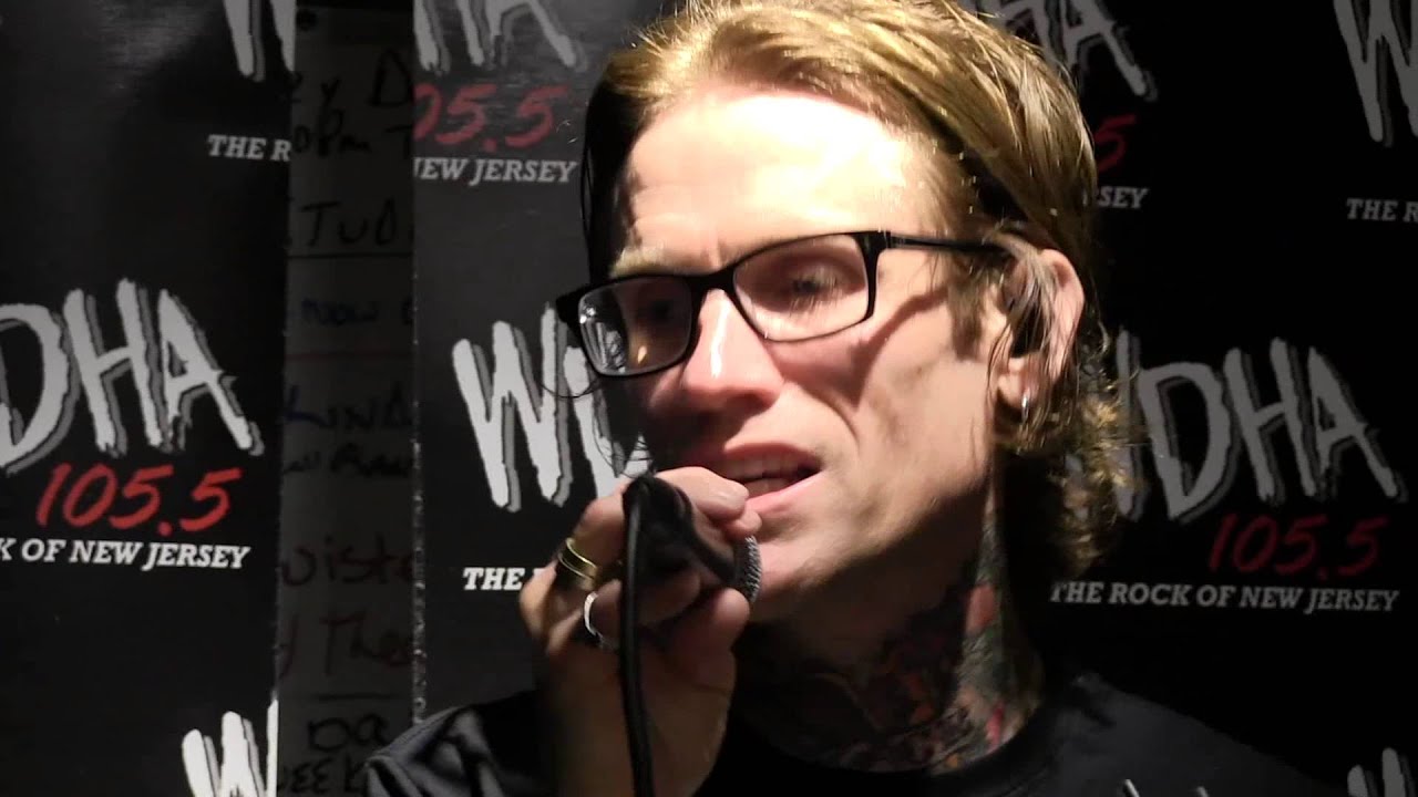 Buckcherry Performing 