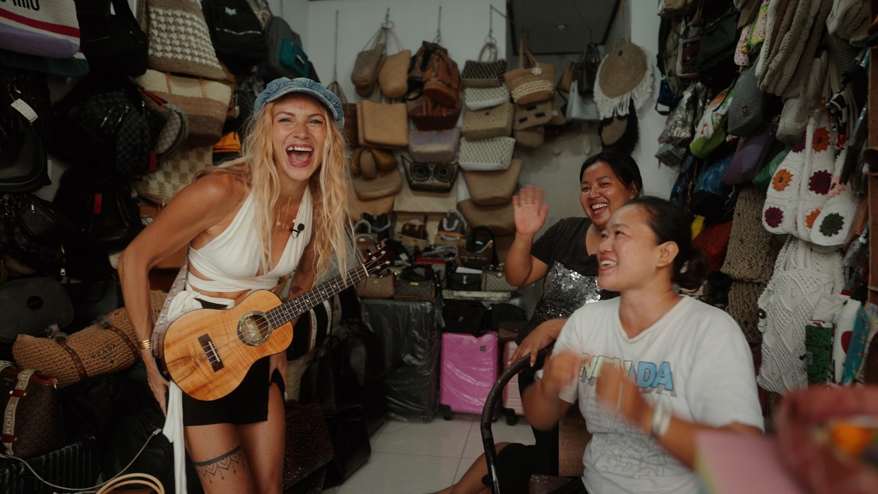 Unexpected Joy in a Bali Local Store &ndash; Singing &lsquo;Bali Bali&rsquo; (live)