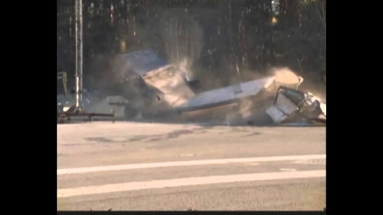 Automatic Rising PAS68 Bollards crash tested by Avon Barrier