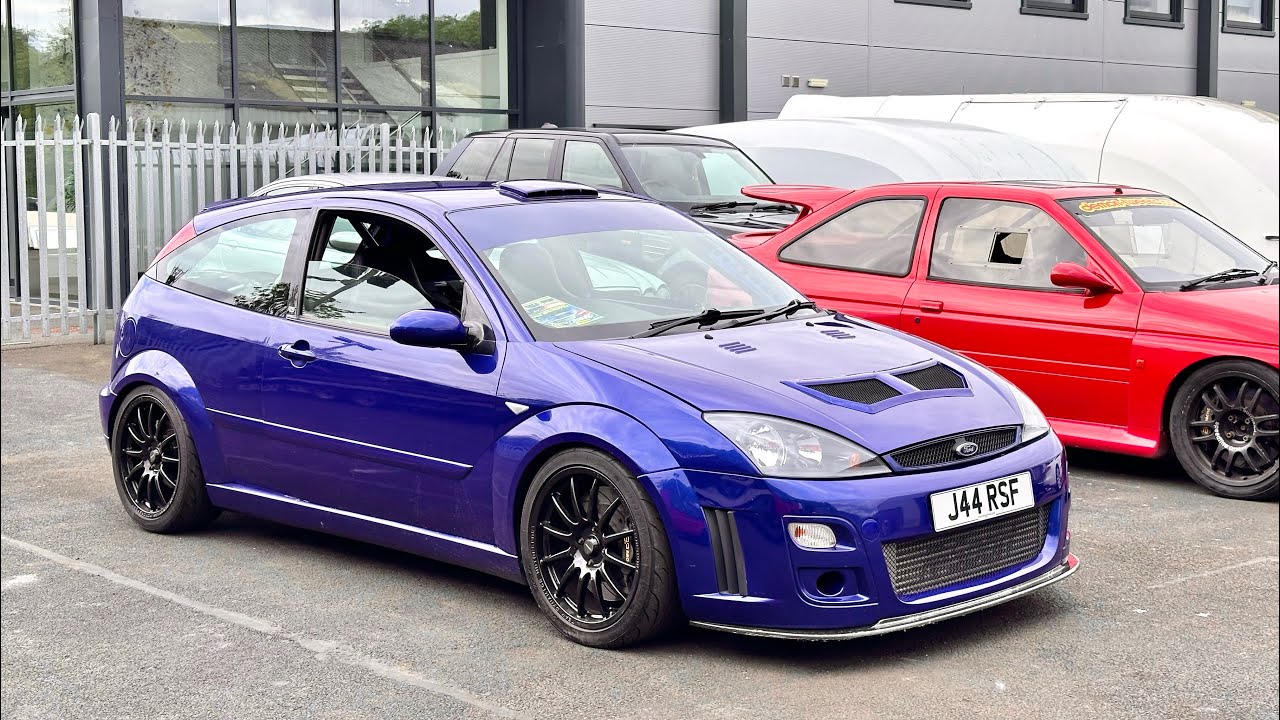 Этот подготовленный к гонкам Ford Focu RS Mk1 &mdash; это МЕГА!!