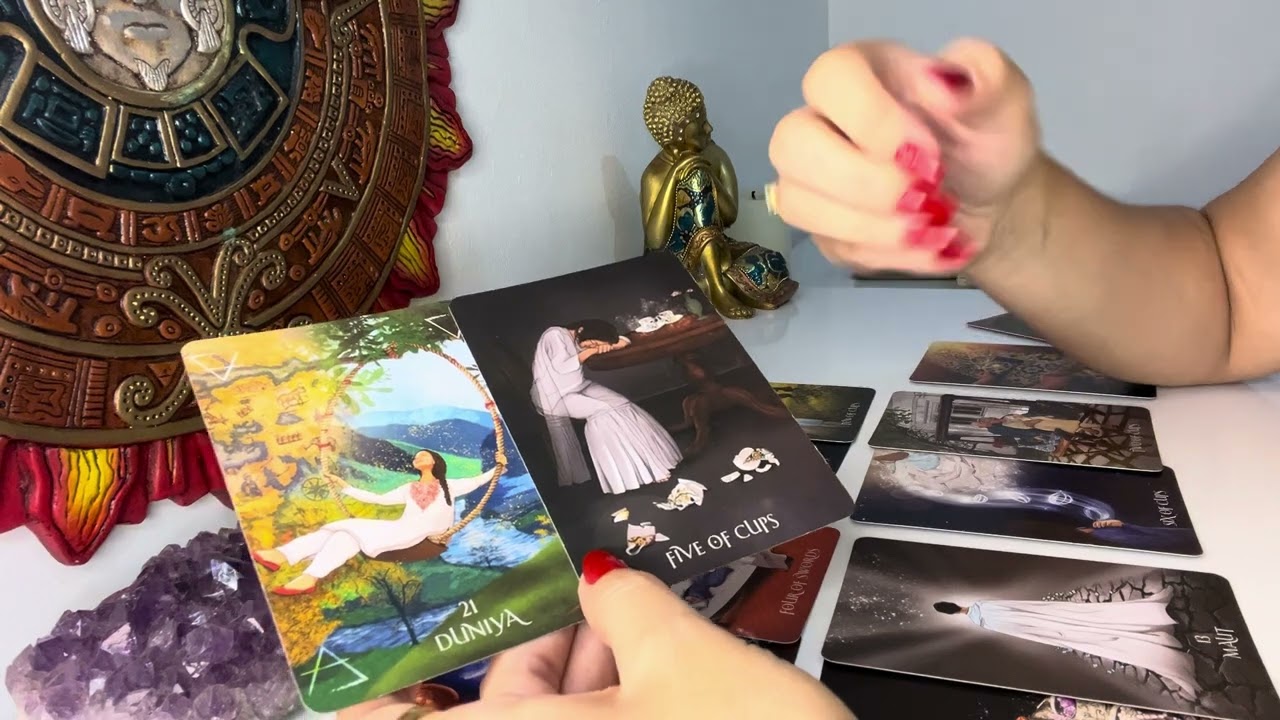 O que SENTE, o que PENSA e quais ATITUDES terá? TAROT e Baralho Cigano Revelam ❤️🤔🔮