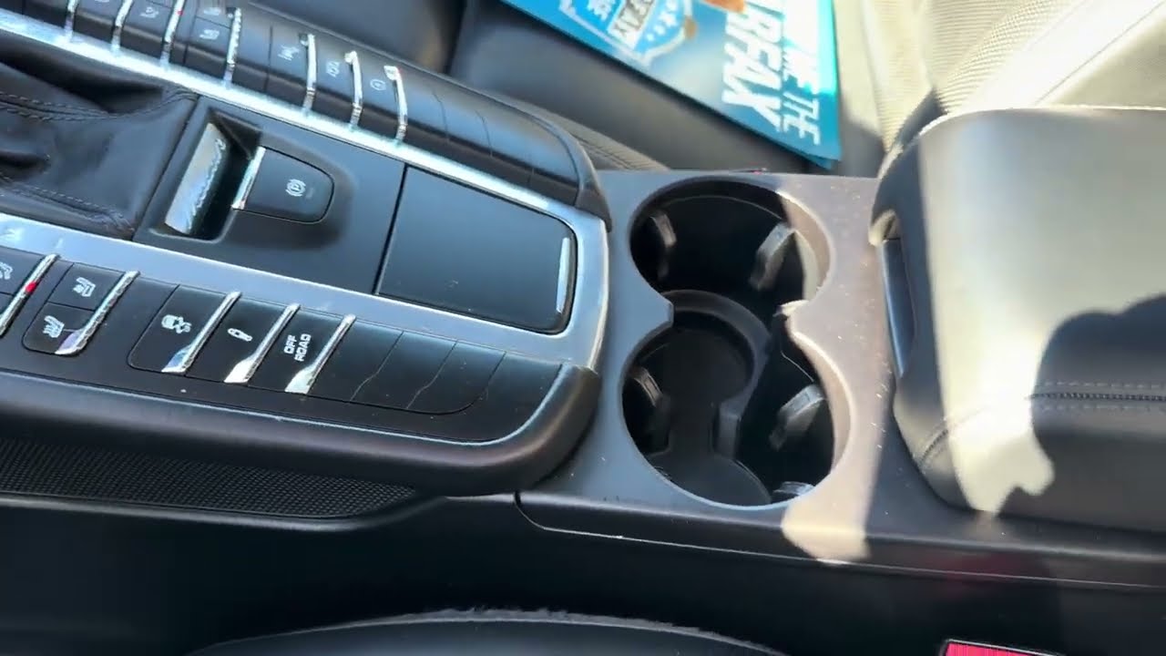 2020 Porsche Macan Interior 