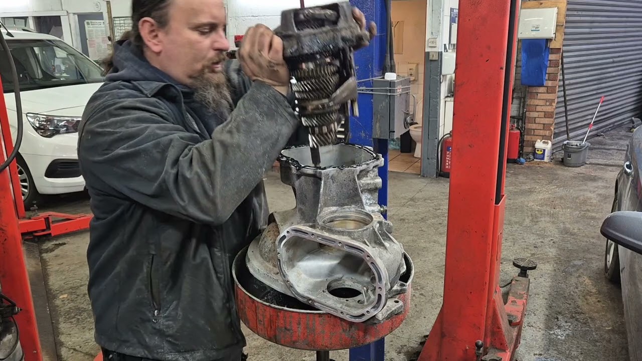 Vauxhall F16/F20 banger gearbox stripdown and repair