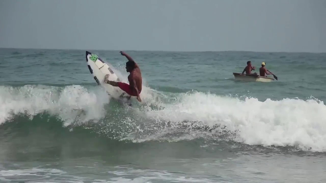 venezuelan surfer local rafael pereira en una indahigh  en los caracas Anare y mas....