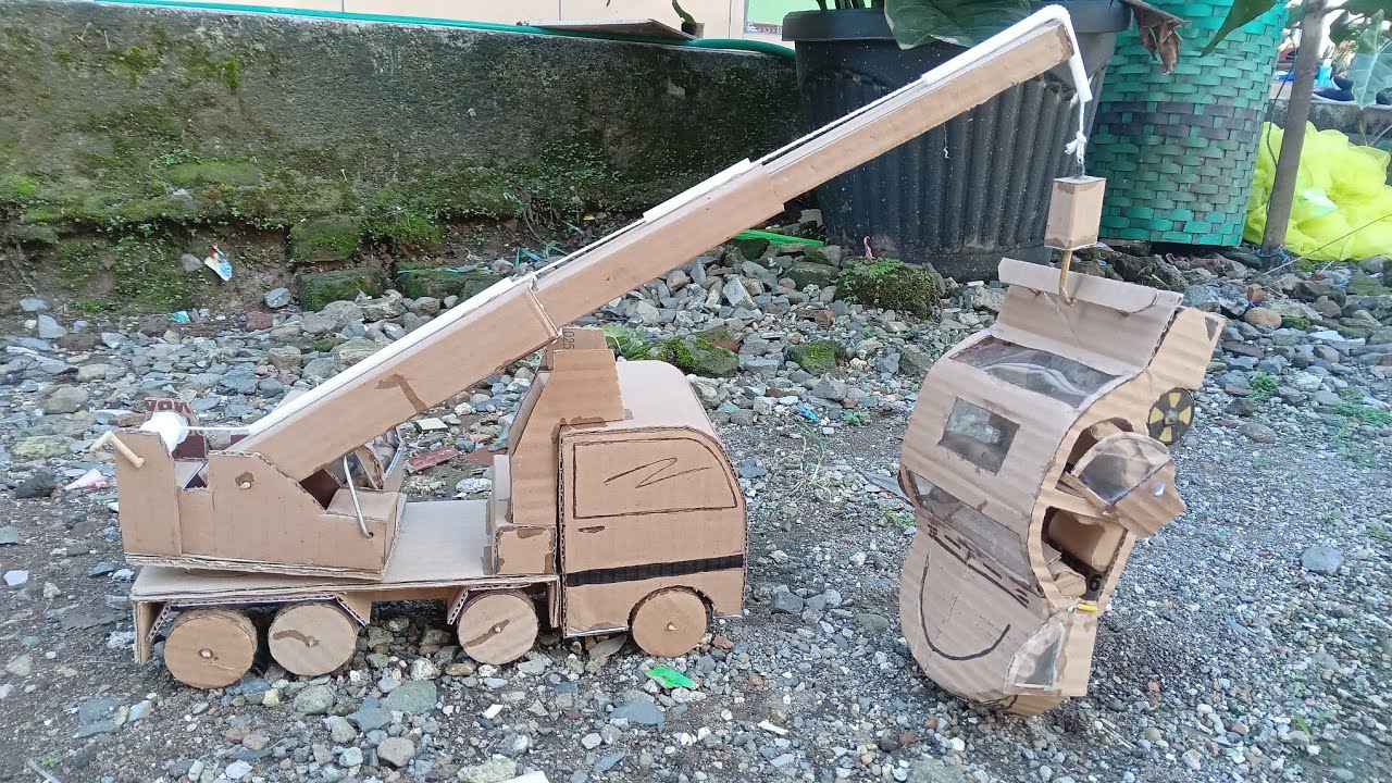 How to make mobile CRANE from Cardboard #cranetruck #Cardboard #diycrafts