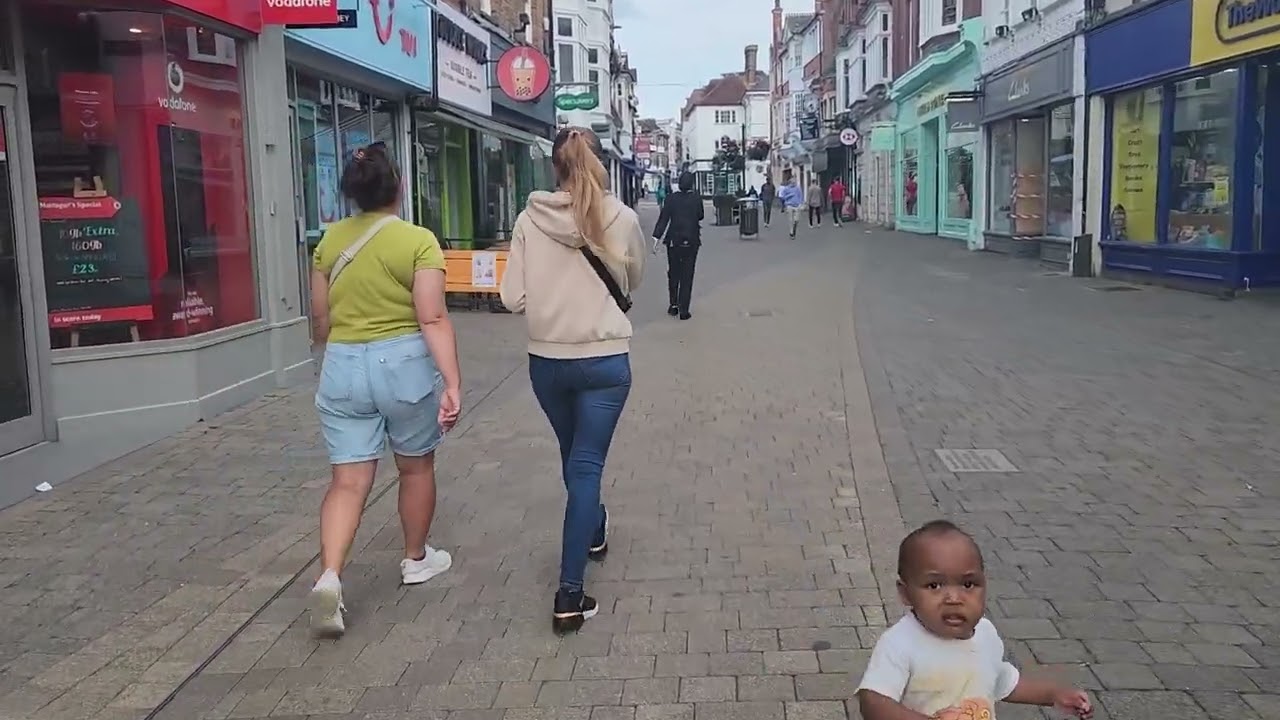 Another UK High Street/Town - Horsham, Surrey, UK  (Part 1)