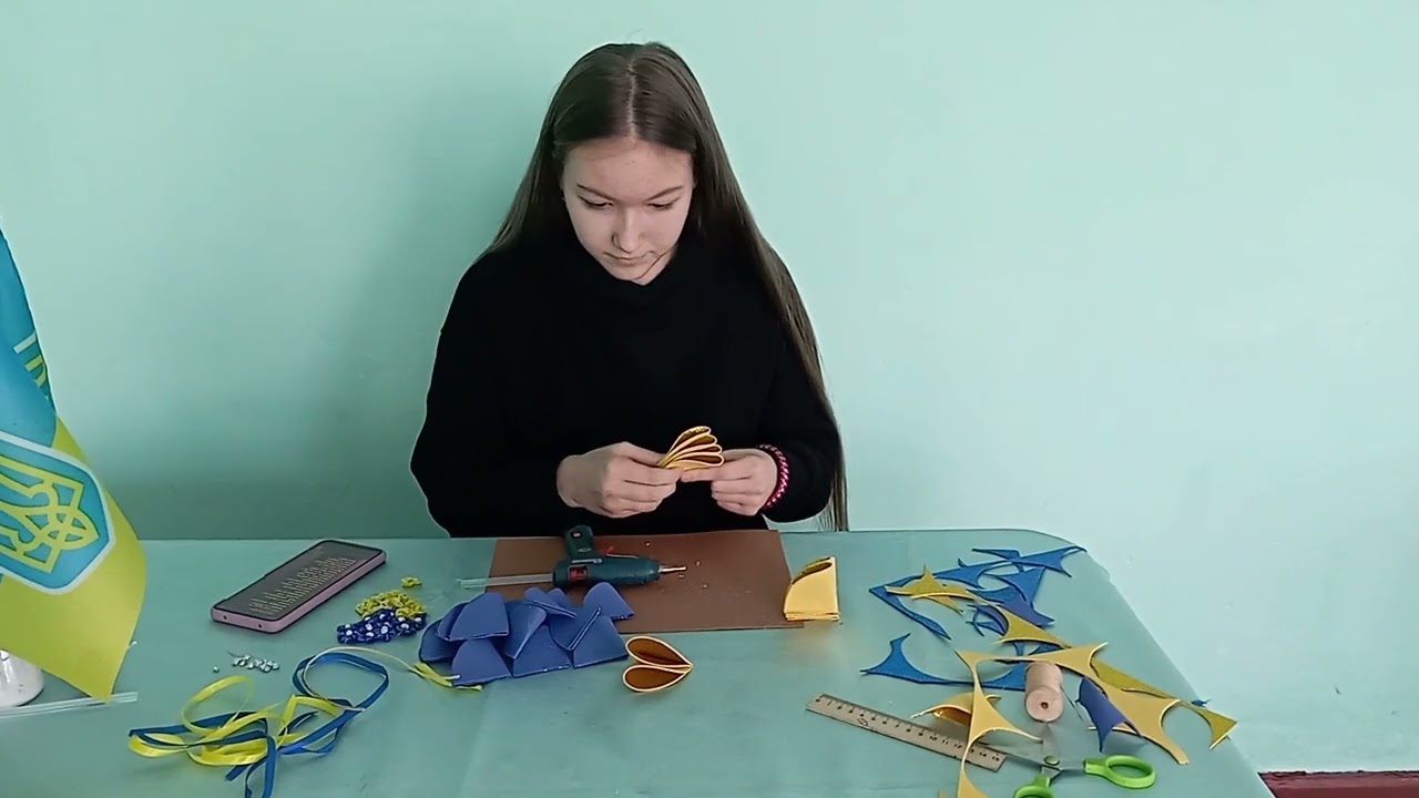 Ялинкова прикраса «Патріотична іграшка»  Неміжан Вікторія,  14 років Кельменецька ТГ Чернівецька обл