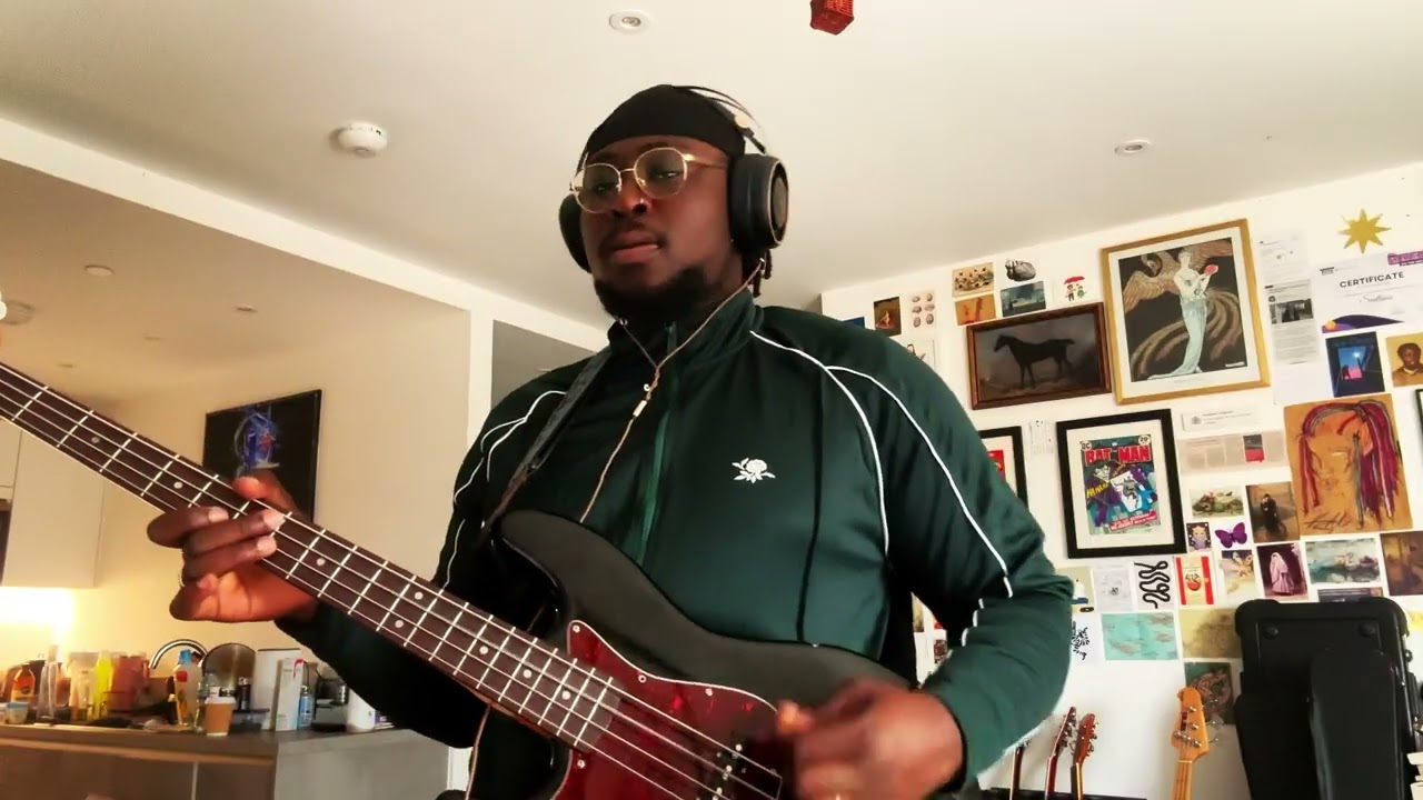 My God Is The Sun - Queens of The Stone Age (Bass Cover)