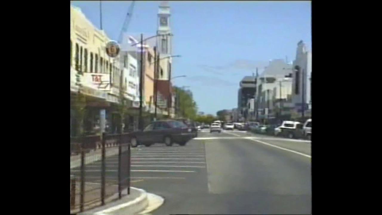 Palmy drive though town 1990