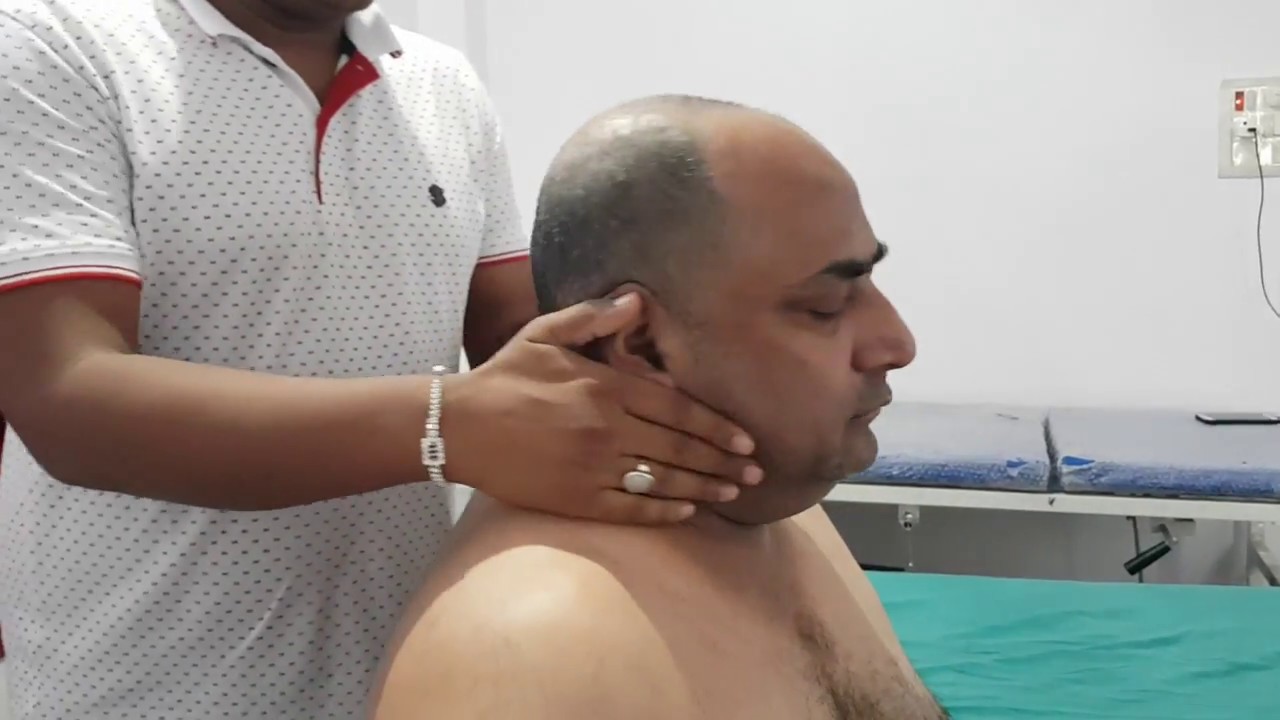 Chiropractic on lumber pain and full body adjustment in India  by DR.Rajneesh kant 9308511357,