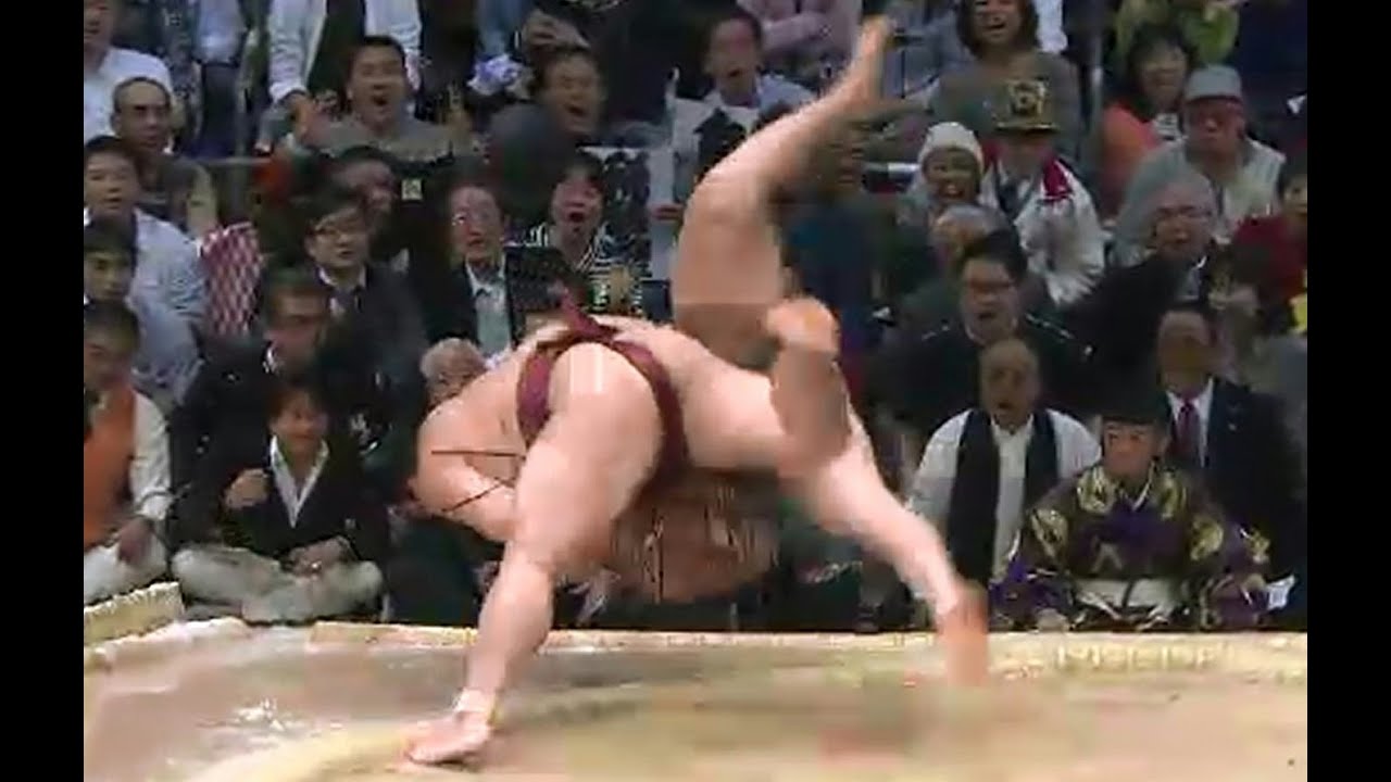 白鵬vs稀勢の里 激しい睨み合い （なぜか万歳三唱 ） 2013/11/23