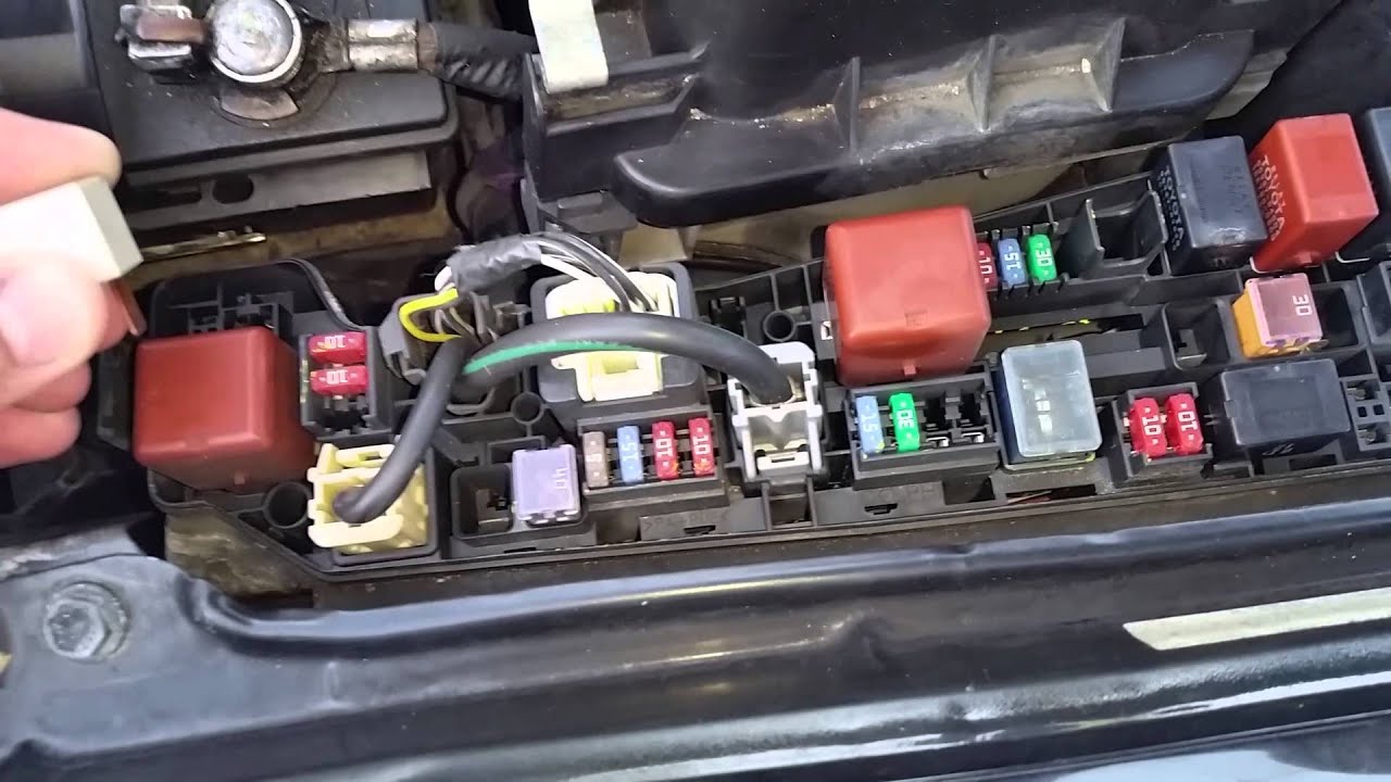 Toyota Corolla 99-03 AC clutch not engaging-AC clutch  relay not working-location