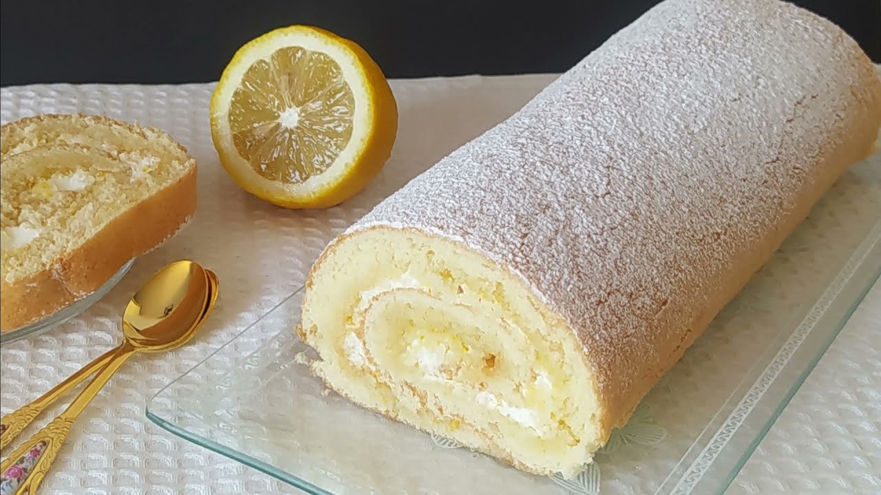 Бисквитный рулет с лимоном 🍋 и взбитыми сливками.