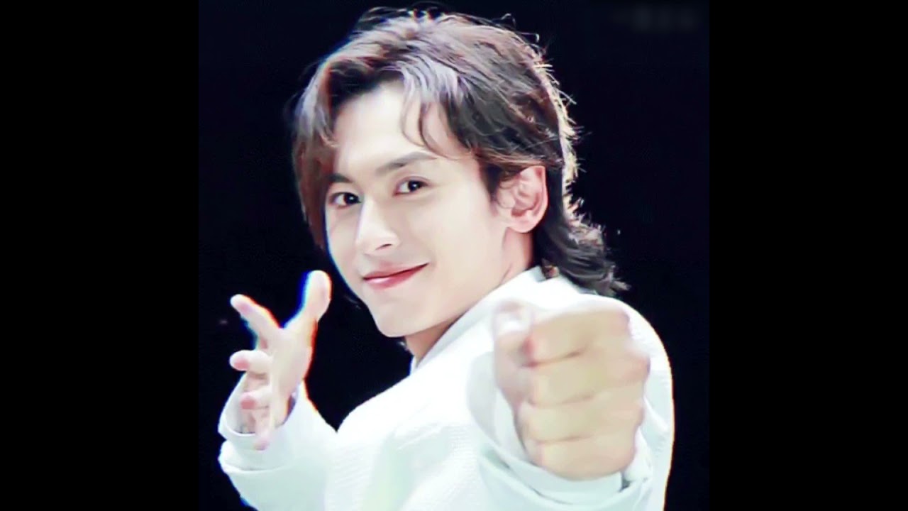 【张哲瀚】Zhang Zhehan～super idol的笑容都没你的甜，八月正午的阳光都没你耀眼～