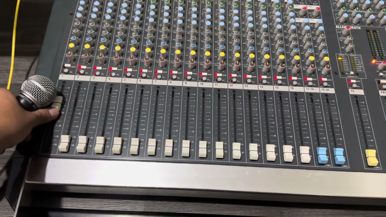 Mixer ALLEN & HEATH PA20. Hàng còn đẹp. Giá chỉ 9tr. AE quan tâm LH 0362.143.143