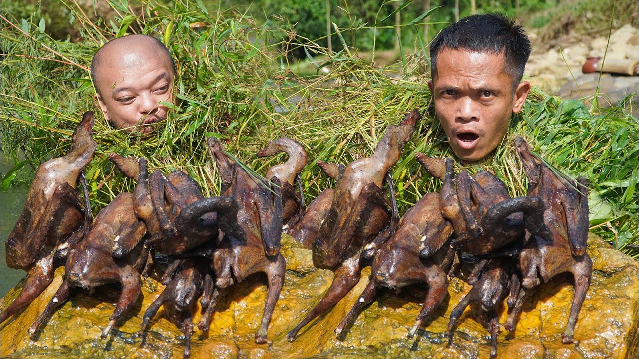 Roasting Whole Bird | Trapping and Roasting Whole Bird in the Wild | Dwarf Food
